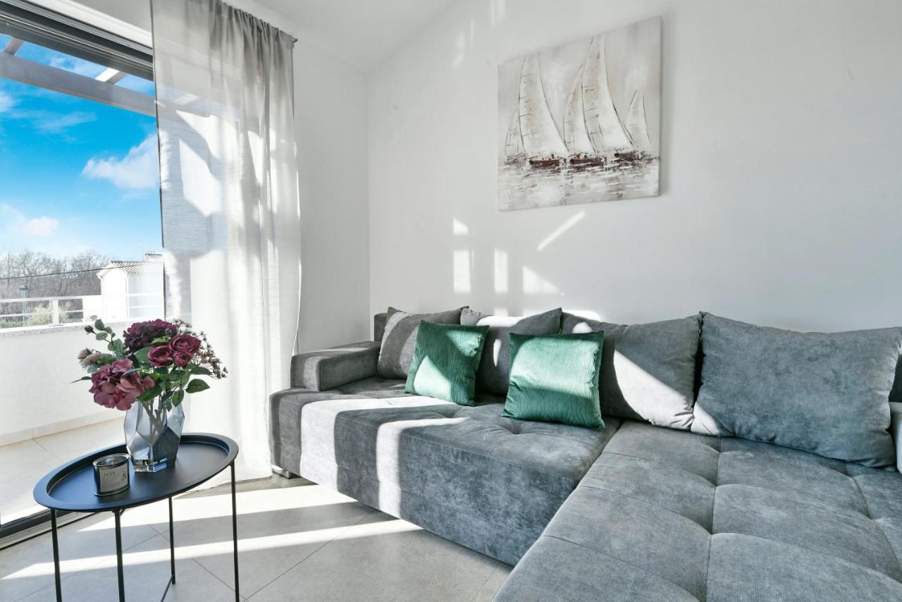 R2 Apartment By Residence Rudan Vizinada Luaran gambar